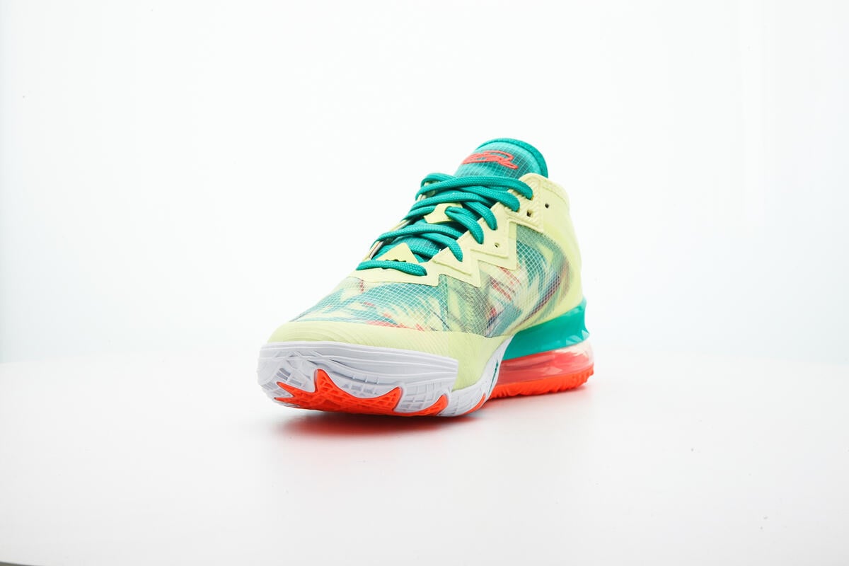 Nike LEBRON XVIII LOW 